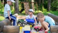 děti hřiště children-6784034 1280